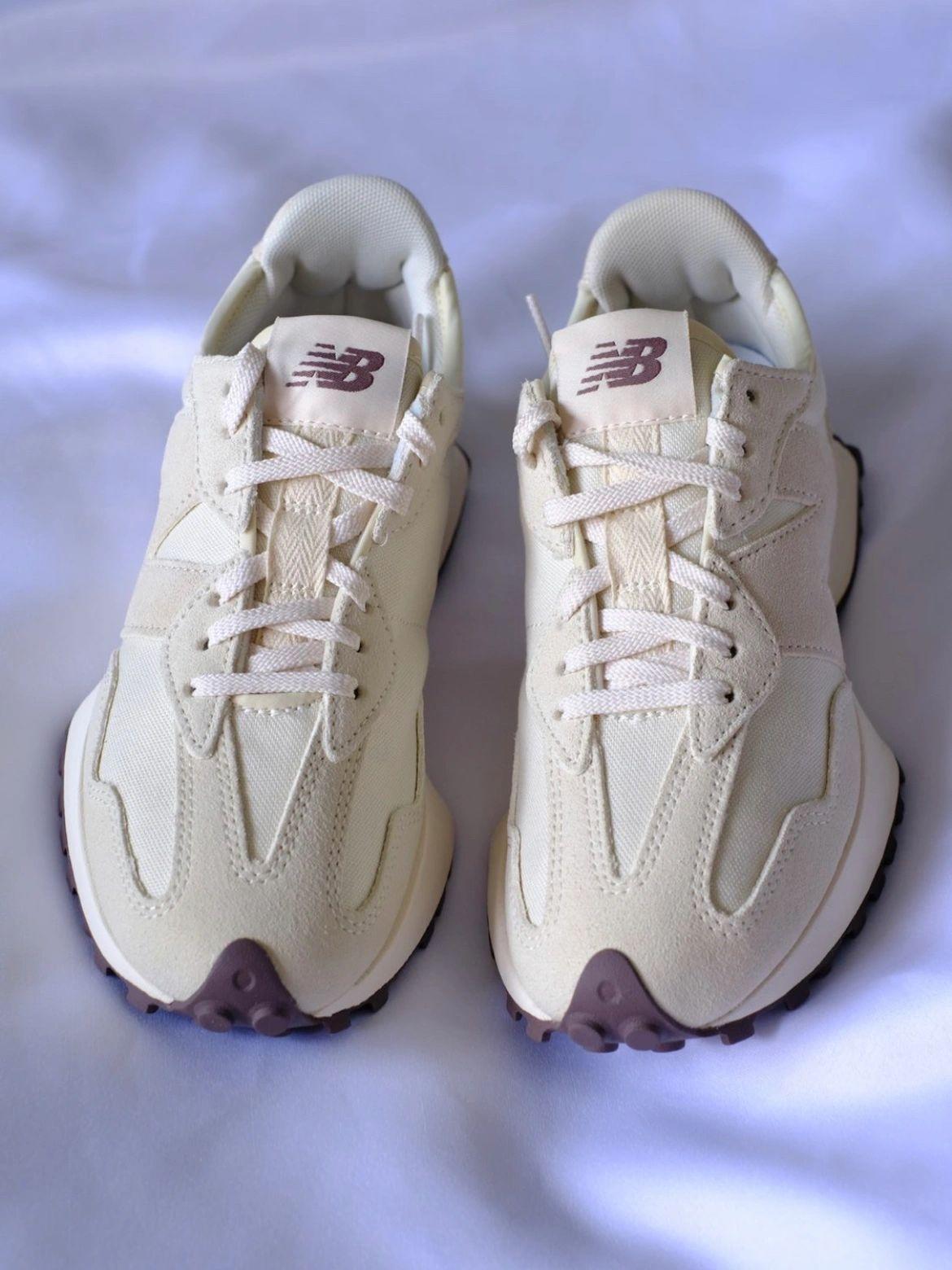 327 海盐 配色高级百搭神器|||327也是时下出街的热门鞋款
了,配色也是繁多、被这双327的配